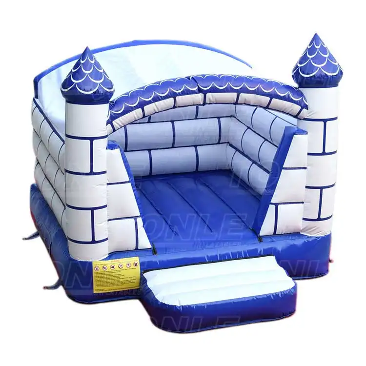 knights bouncy castle — photo 1